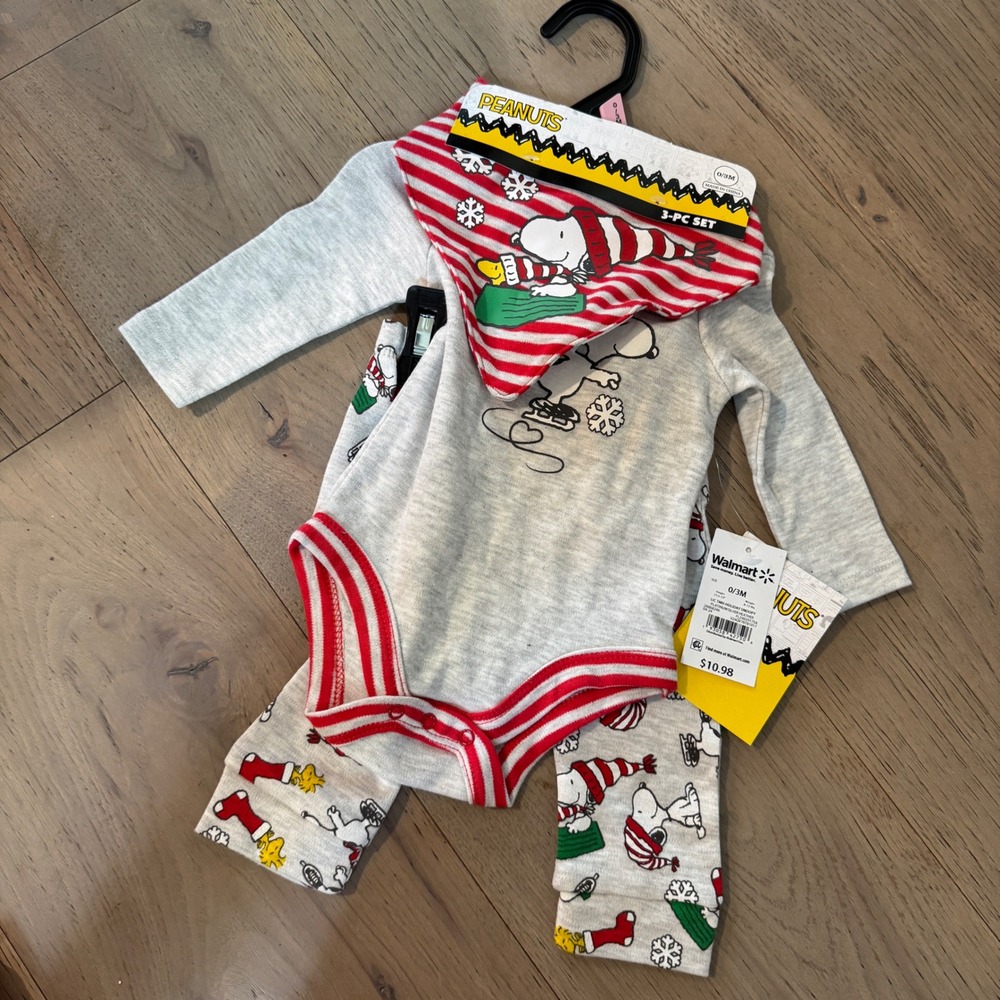 Peanuts Snoopy Holiday 3-Piece Bodysuit Leggings Bib Set Gray Red 0-3M NEW